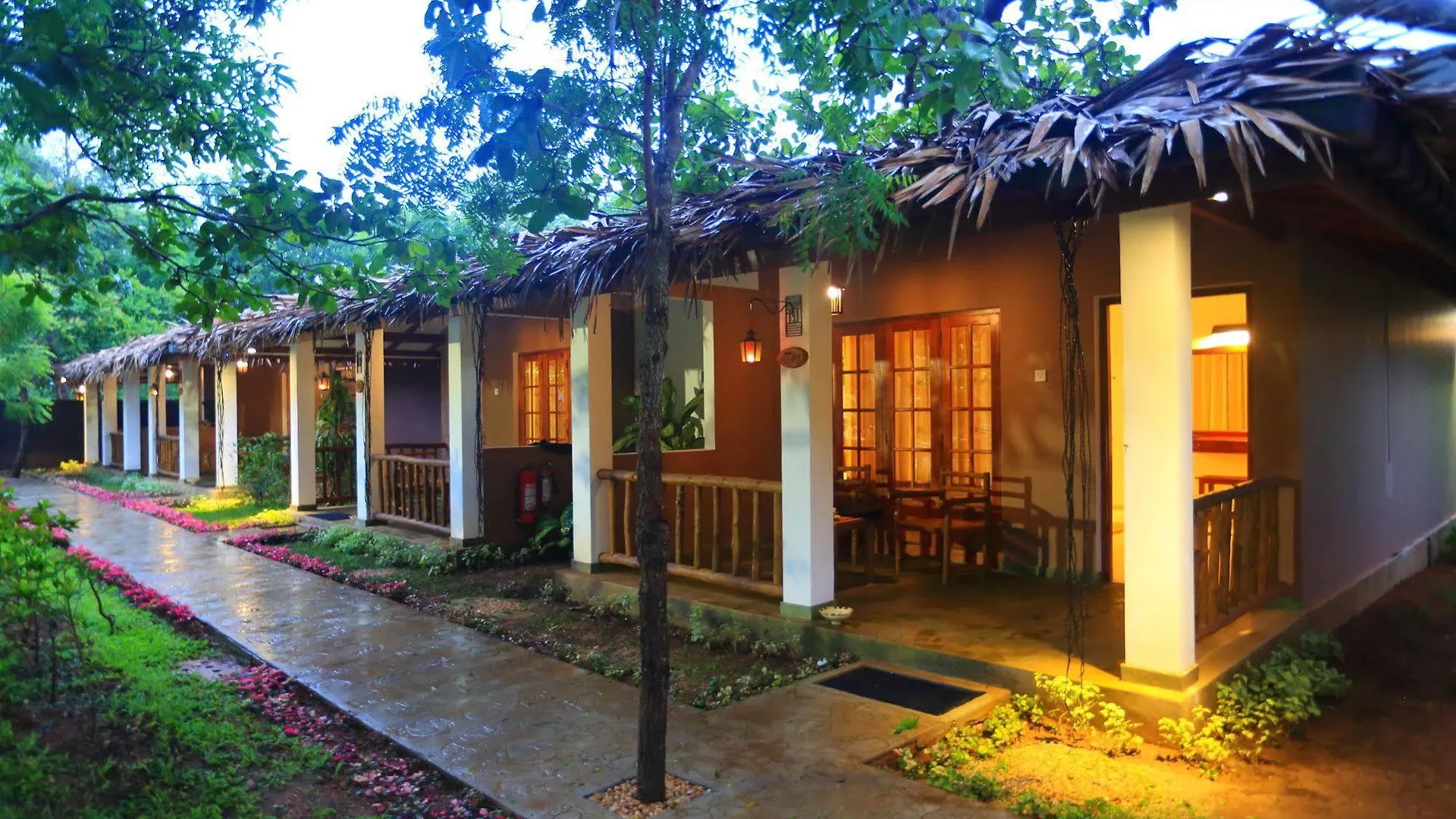 Royal Retreat, Sigiriya 5 Mins To Sigiriya Rock Hotel 4*,